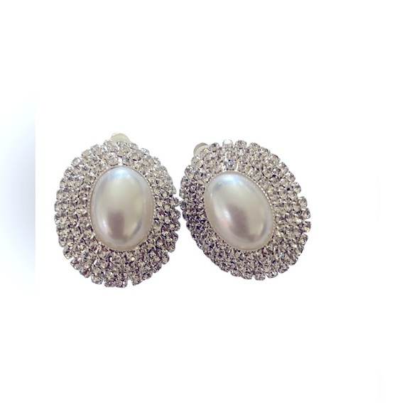 Oval Crystal Pearl Clip-on Earrings - Picture 1 of 4